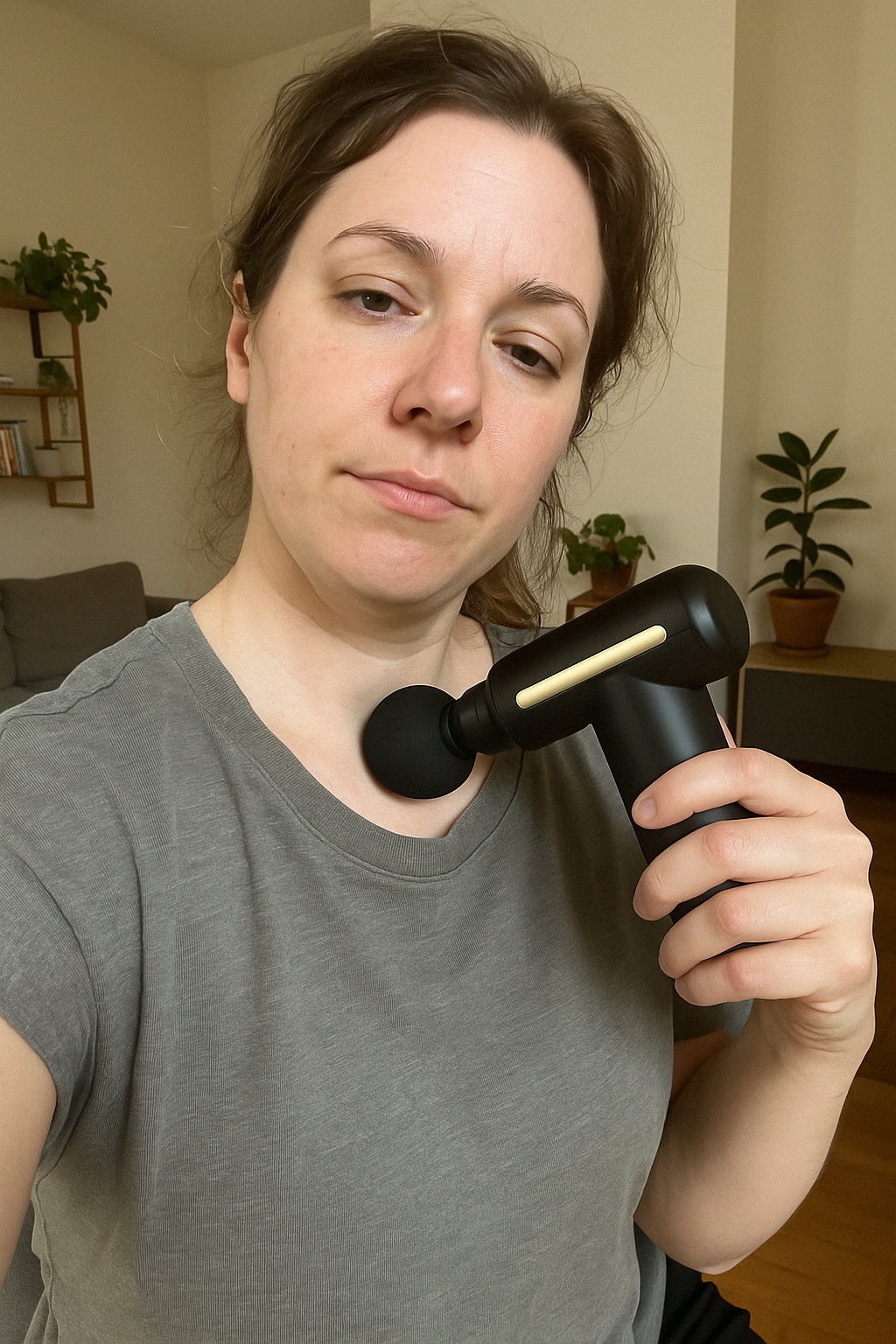 Le pistolet de massage : l’allié anti-tensions des travailleurs de bureau